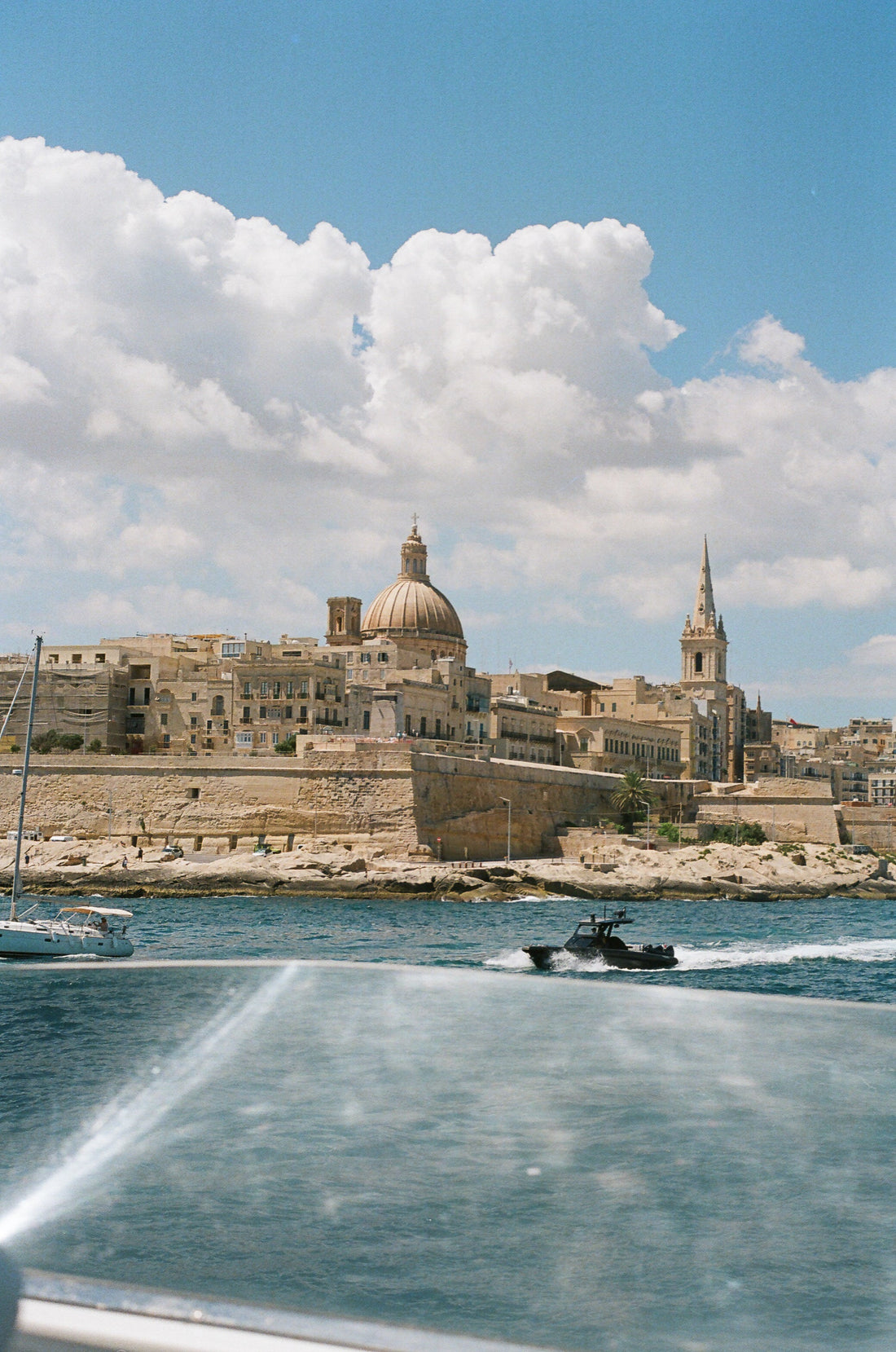 A Summer Day in the Mediterranean: Brunch, Sea Breeze & The Dolce Vita Collection