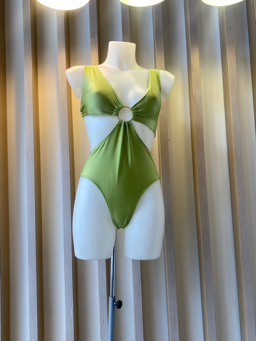 Island glow trikini ring detail (MAR-2002)